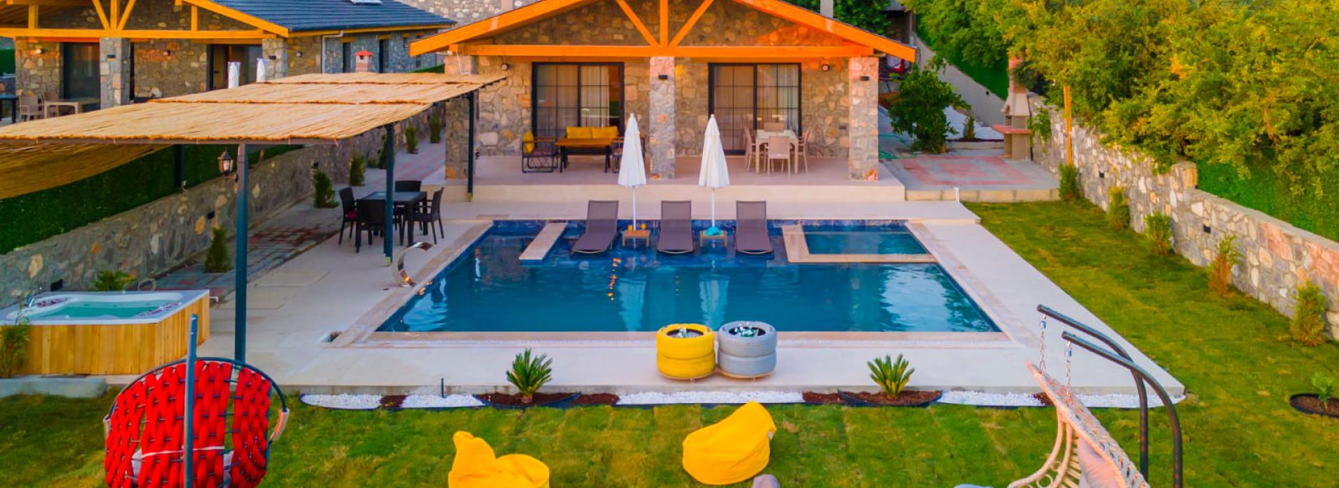 Fethiye Yakaköy’de Isıtmalı Havuzlu