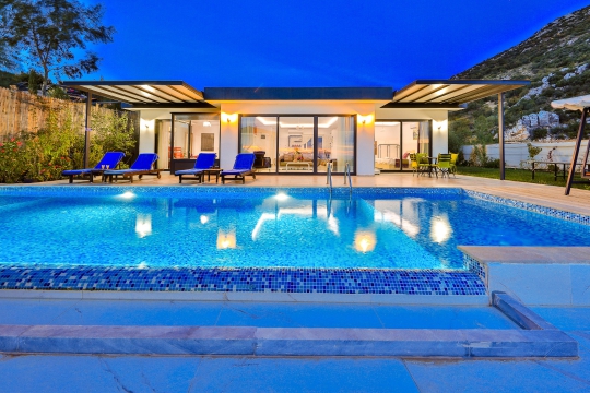 Villa Mest 2 | 14 Metre Havuzlu Jakuzili 2+1 Villa
