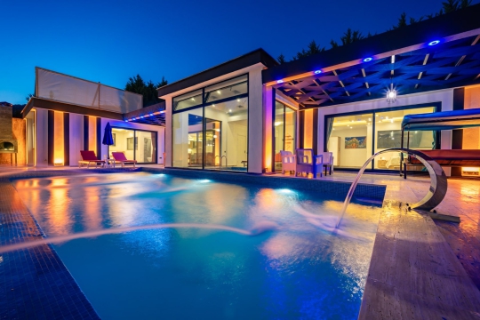 Villa Varuna | Kalkan Isıtmalı Havuzlu Saunalı Lüks Villa